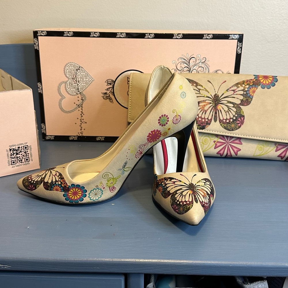 Goby High Heels and Purse set size 9.5